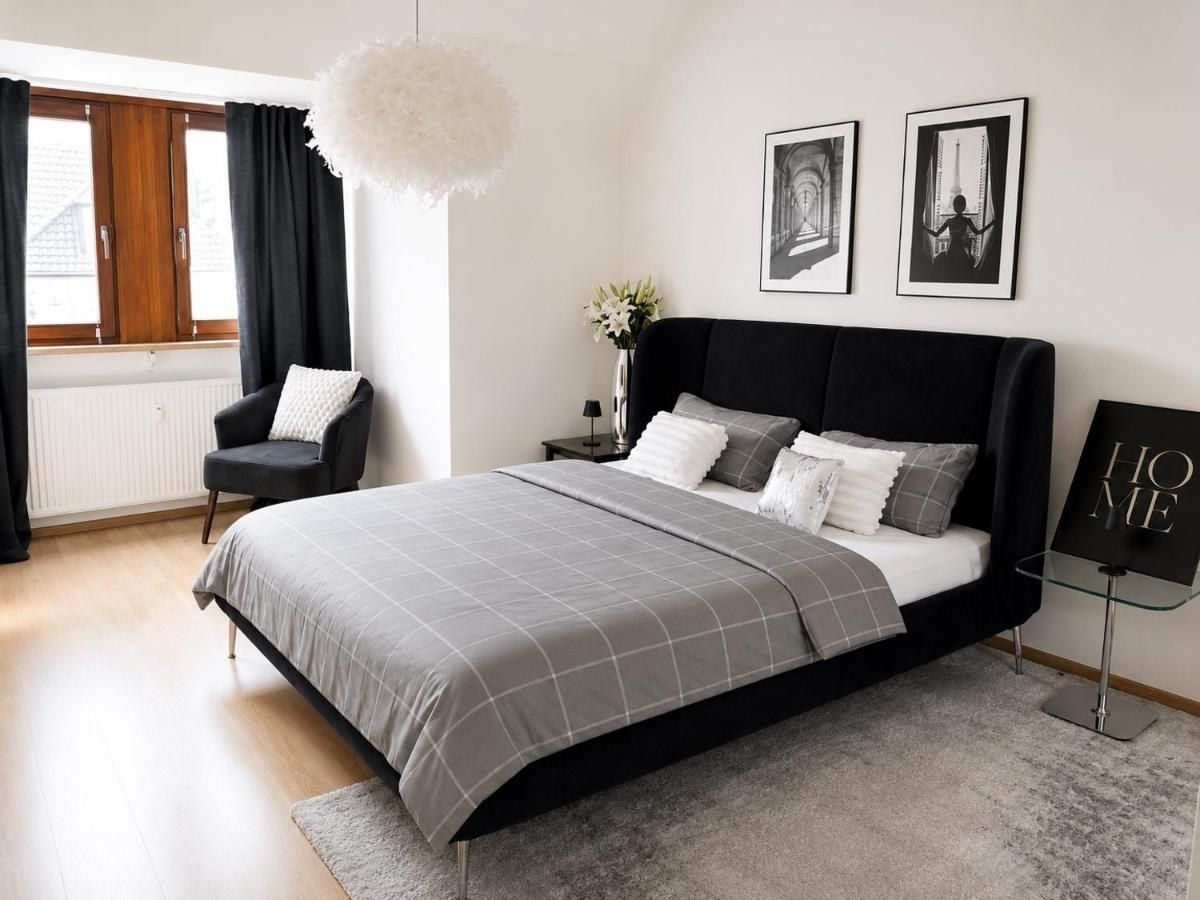Schlafzimmer mit Boxspringbett