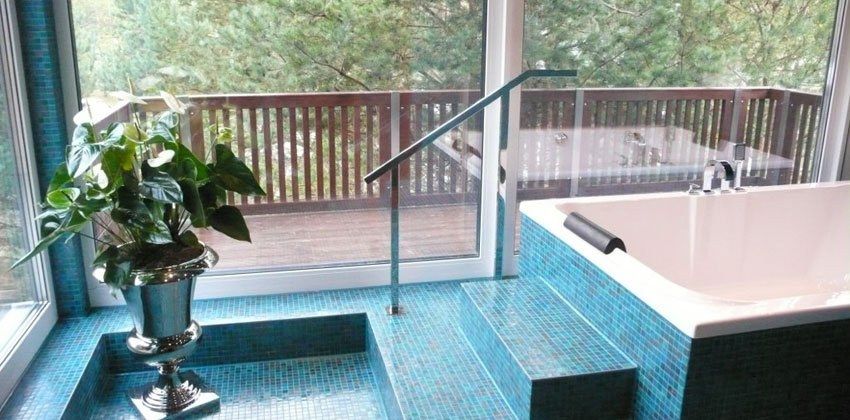 Badewanne mit Blick ins Grüne