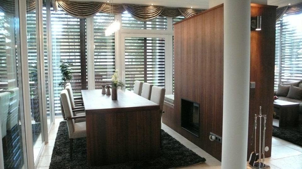 Esszimmer mit Nussbaumtisch